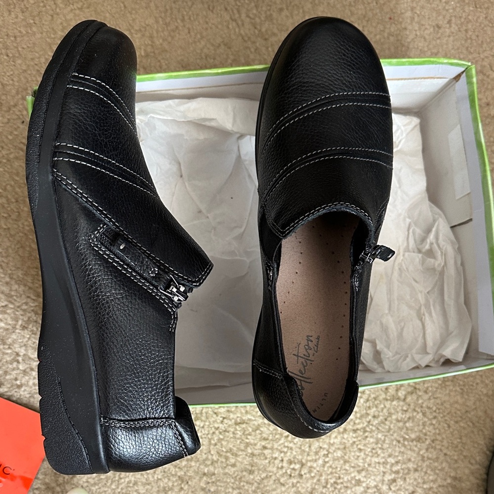 Ladiés Black Leather Slip-On Shoes  Genuine Leather!!